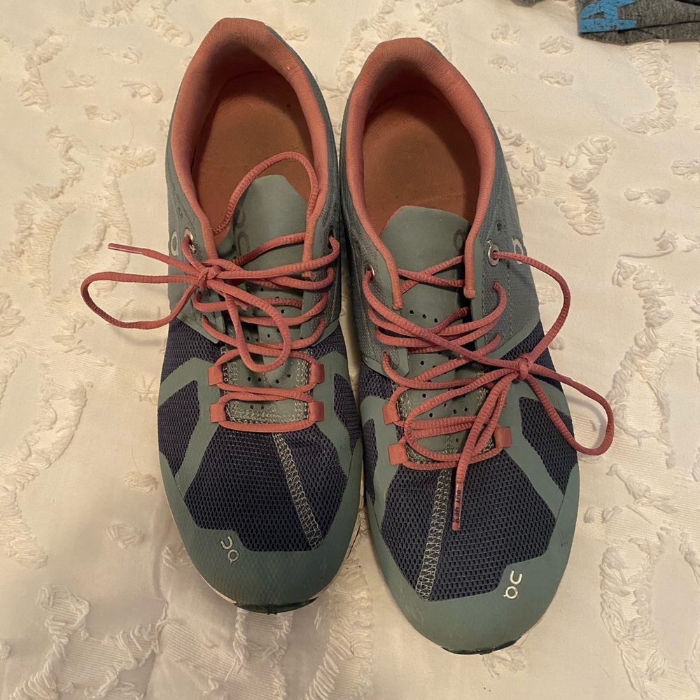 on clouds women’s shoes